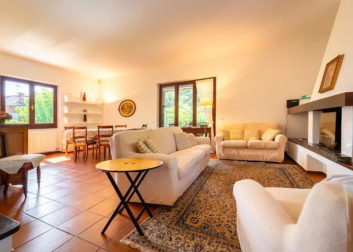 Camelia With Garden By Wonderful Italy 贝拉焦