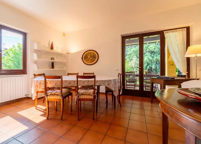 Camelia With Garden By Wonderful Italy 度假居