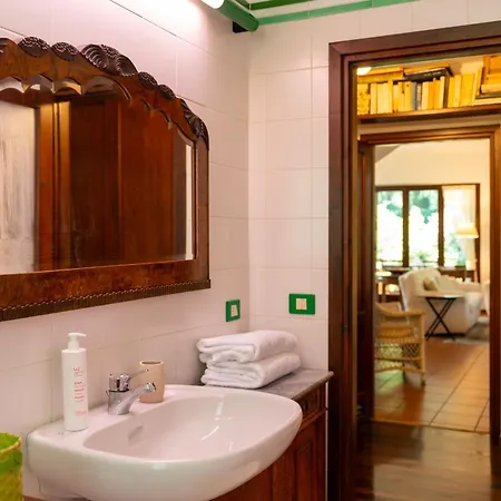 Camelia With Garden By Wonderful Italy Hébergement de vacances *